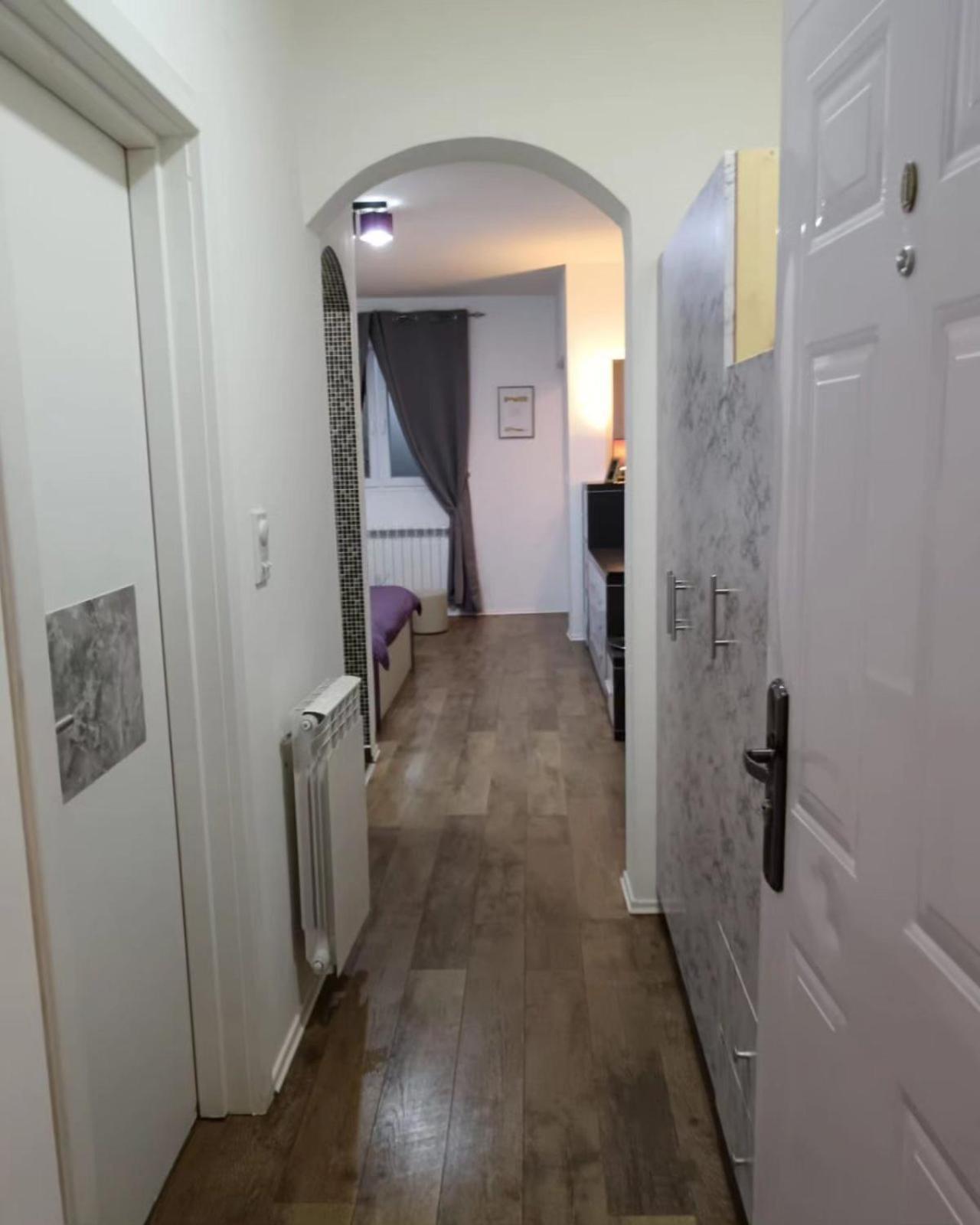 Easy Check In Apartments 021 Vladika Нови-Сад Экстерьер фото