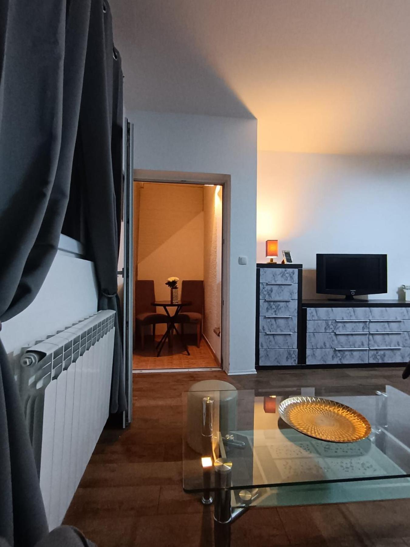 Easy Check In Apartments 021 Vladika Нови-Сад Экстерьер фото