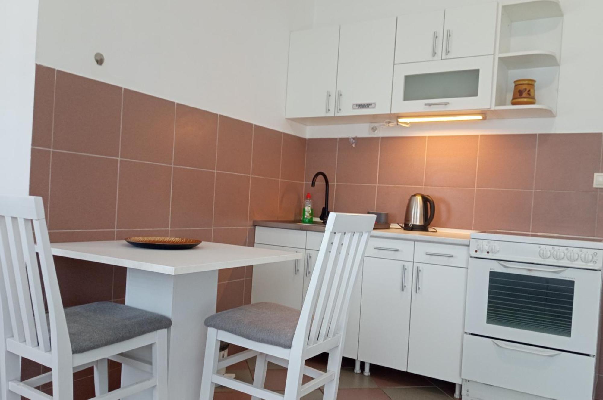 Easy Check In Apartments 021 Vladika Нови-Сад Экстерьер фото