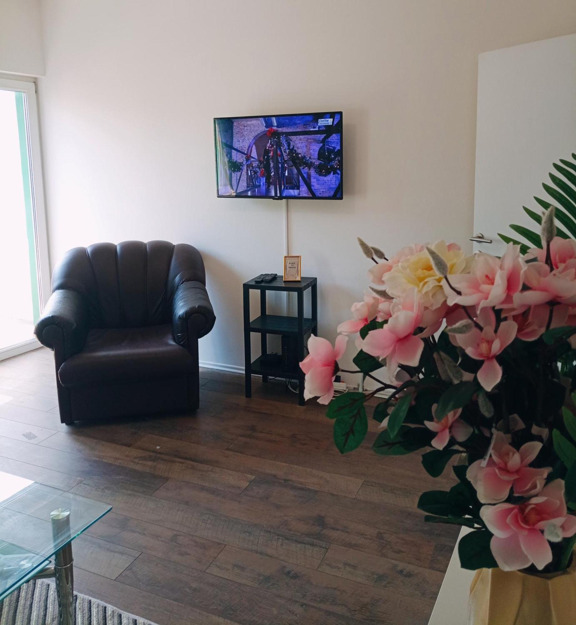 Easy Check In Apartments 021 Vladika Нови-Сад Экстерьер фото